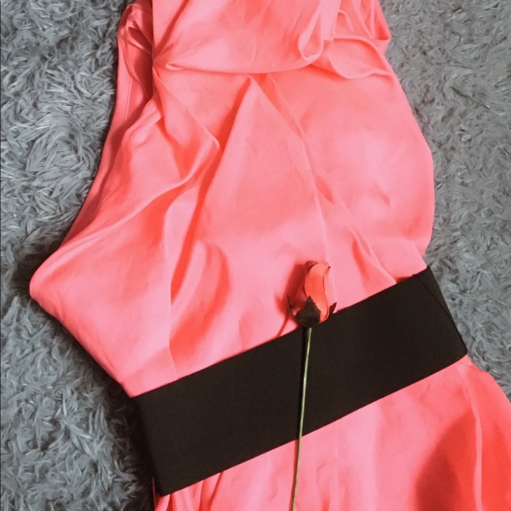 One-shouldered dress with belt and side zip - Picture 3 of 4